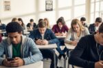 Nueva York se prepara para prohibir los celulares en las escuelas